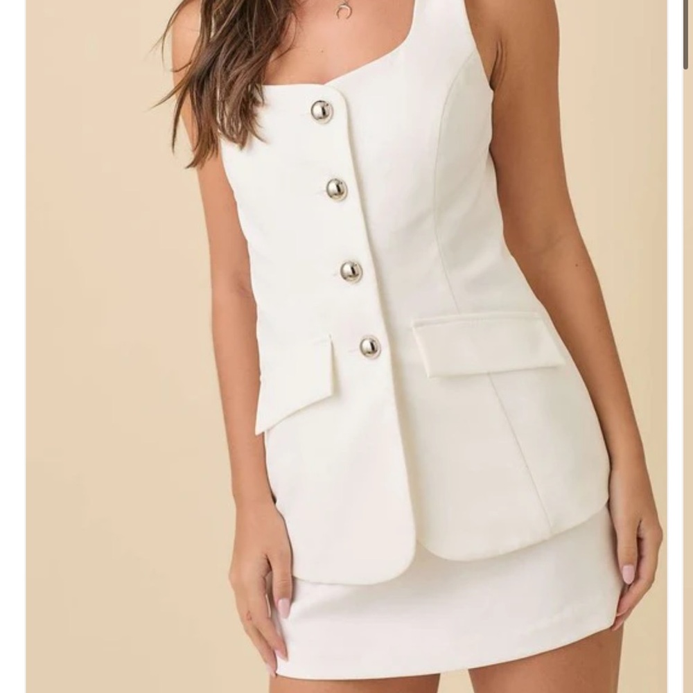 Stylish White Button-Down Sleeveless Romper